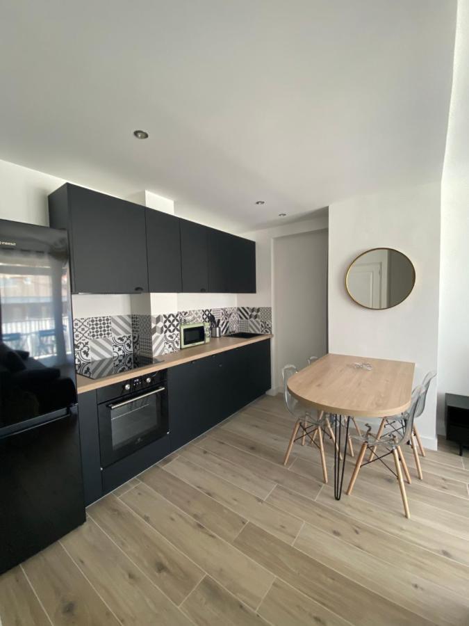 Ajaccio Magnifique T2 37M2 Centre Ville Vue Mer Au Bord De La Plage Neuf 4 Couchages Balcon Parking Prive Ferme Clim Wifi Exterior foto