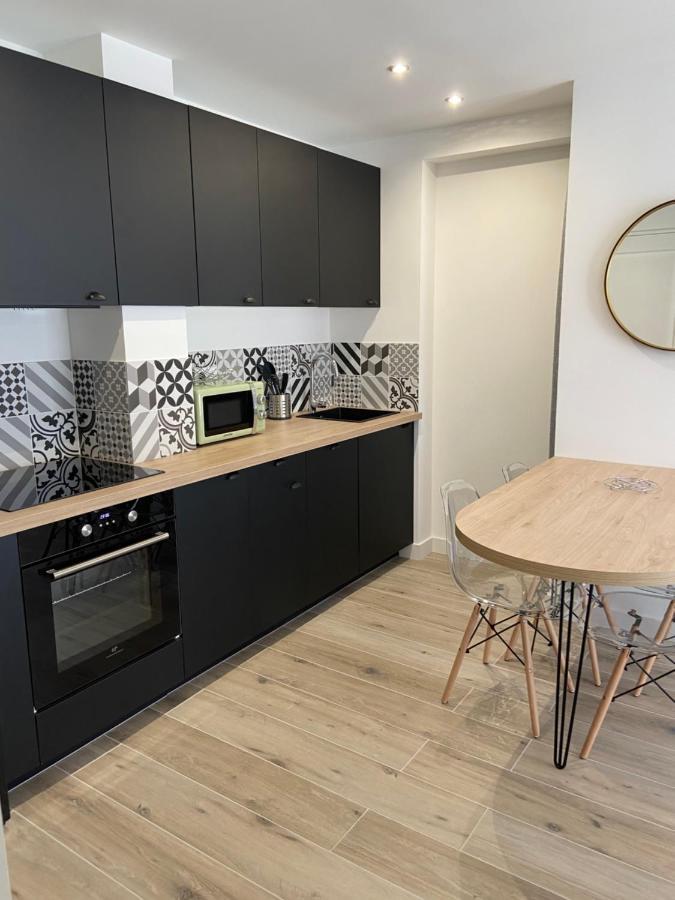 Ajaccio Magnifique T2 37M2 Centre Ville Vue Mer Au Bord De La Plage Neuf 4 Couchages Balcon Parking Prive Ferme Clim Wifi Exterior foto