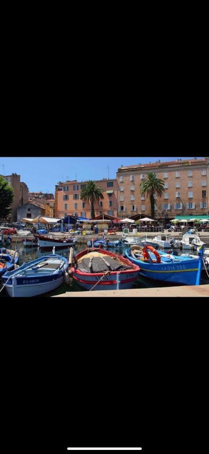 Ajaccio Magnifique T2 37M2 Centre Ville Vue Mer Au Bord De La Plage Neuf 4 Couchages Balcon Parking Prive Ferme Clim Wifi Exterior foto