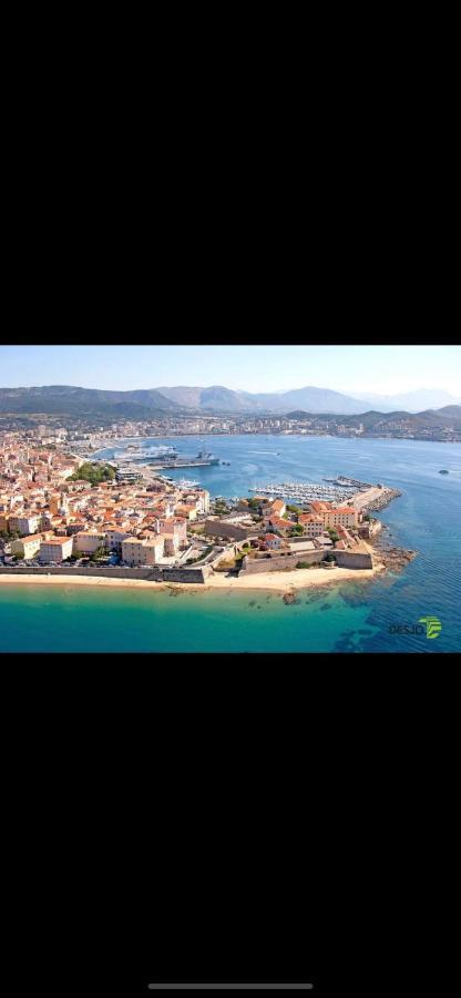 Ajaccio Magnifique T2 37M2 Centre Ville Vue Mer Au Bord De La Plage Neuf 4 Couchages Balcon Parking Prive Ferme Clim Wifi Exterior foto