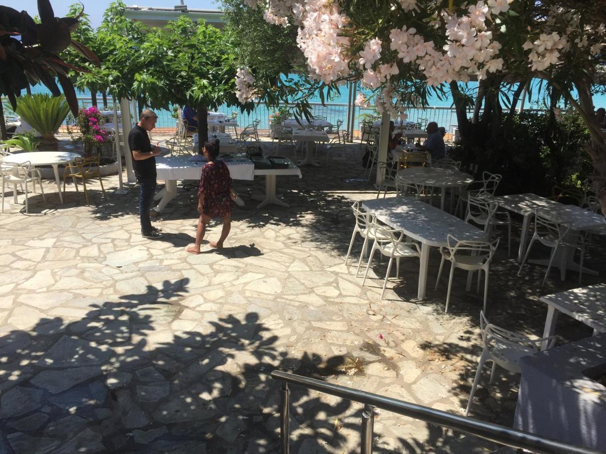 Ajaccio Magnifique T2 37M2 Centre Ville Vue Mer Au Bord De La Plage Neuf 4 Couchages Balcon Parking Prive Ferme Clim Wifi Exterior foto