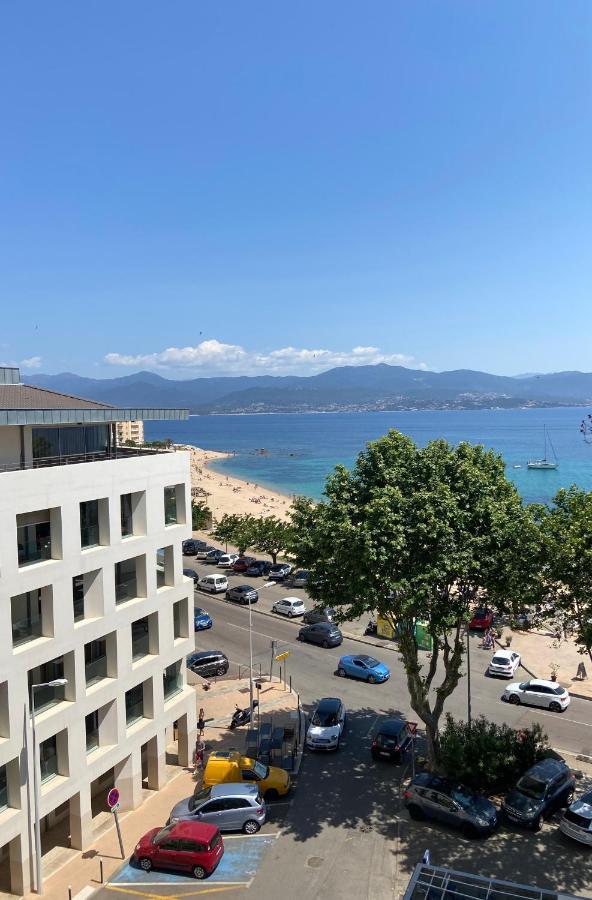 Ajaccio Magnifique T2 37M2 Centre Ville Vue Mer Au Bord De La Plage Neuf 4 Couchages Balcon Parking Prive Ferme Clim Wifi Exterior foto