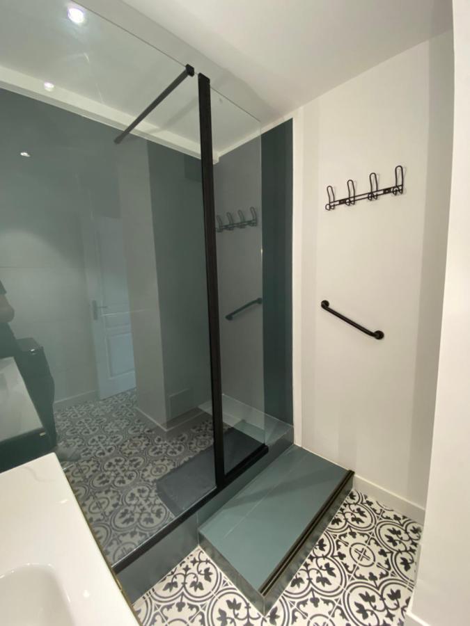 Ajaccio Magnifique T2 37M2 Centre Ville Vue Mer Au Bord De La Plage Neuf 4 Couchages Balcon Parking Prive Ferme Clim Wifi Exterior foto